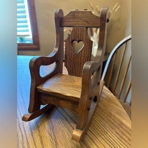 rocking chair decorative -- see measurements - memorial / plants dolls